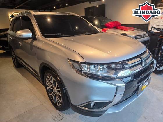 MITSUBISHI OUTLANDER 2.0 COMFORT 16V GASOLINA 4P AUTOMÁTICO MITSUBISHI OUTLANDER 2.0 COMFORT 16V GASOLINA 4P AUTOMÁTICO
